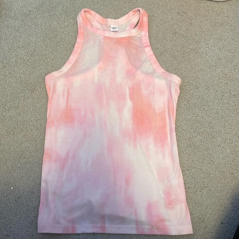 Old navy active tank top 
Pink and white tie dye